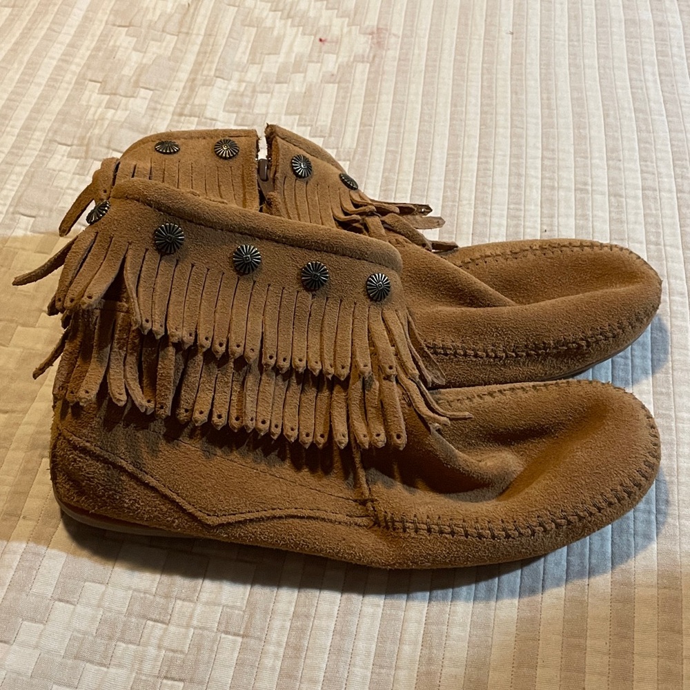 Minnetonka Double Fringe Side Zip Boot Ankle Bootie Moccasin Size 10